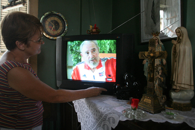 カストロ議長が手術後初のテレビインタビューに登場、健康不安を払拭