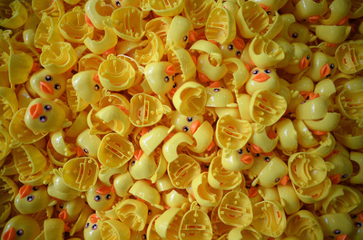 コロナで海外取引に打撃、国内市場にシフトする中国輸出企業