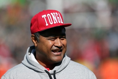 強盗に刺されたケフ氏が退院 ラグビートンガ代表HC