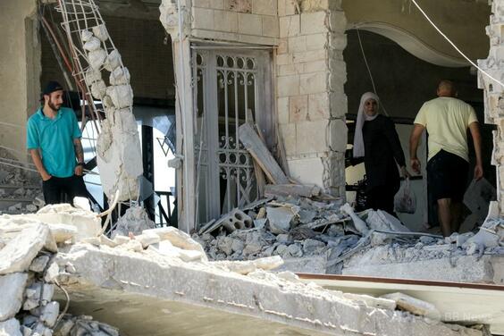 イスラエルのレバノン攻撃で4人死亡、イランは報復警告 合意発表後