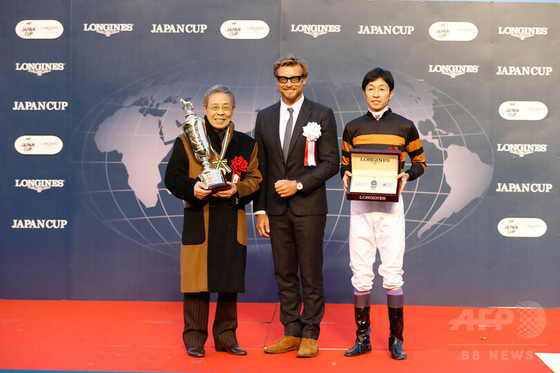 「ロンジン エレガンスアワード ジャパン」黒田エイミと栁俊太郎が受賞