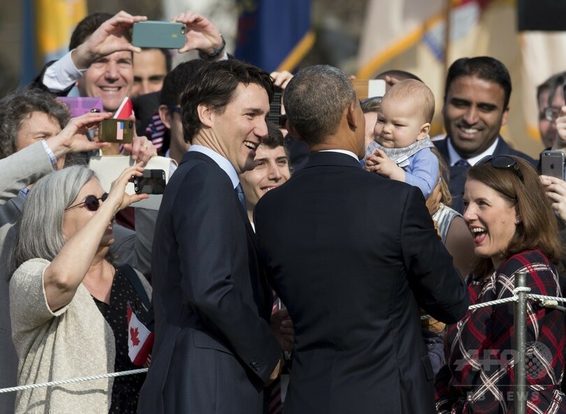 仲睦まじい米・カナダ首脳、ネットで「ブロマンス」と話題に