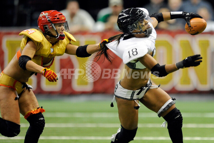 米ラスベガスでランジェリーフットボール公式戦開催