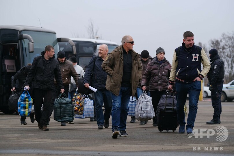 ウクライナ東部、政府と親ロ武装勢力が捕虜交換