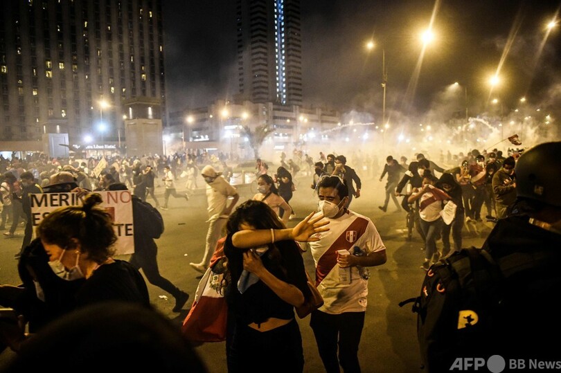 ペルー新大統領が辞任 就任から5日、デモ激化