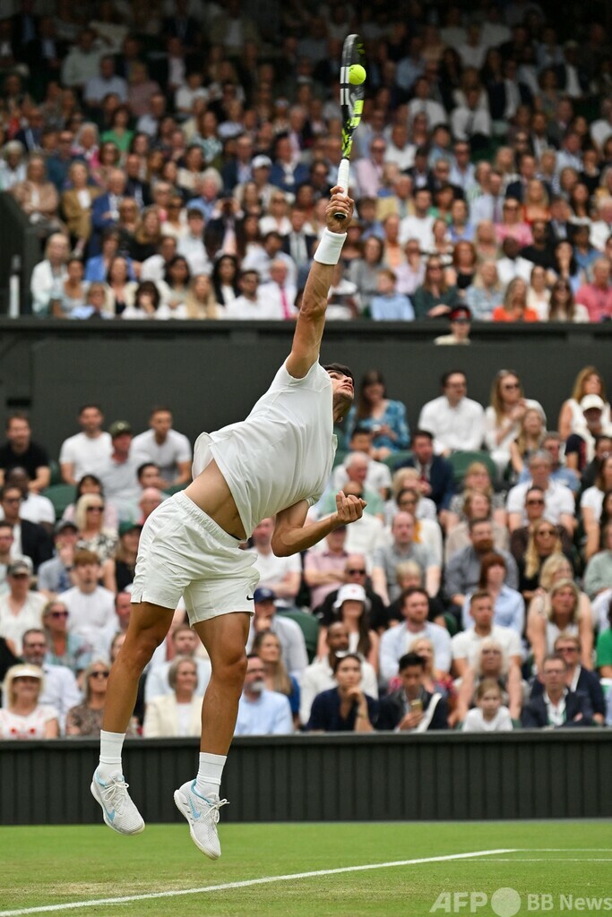 アルカラスがウィンブルドン4回戦へ ティアフォーとのフルセット制す