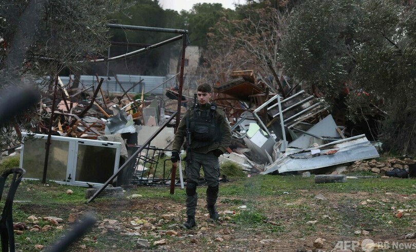 屋根の上にガスボンベ、強制立ち退きに抵抗 パレスチナ