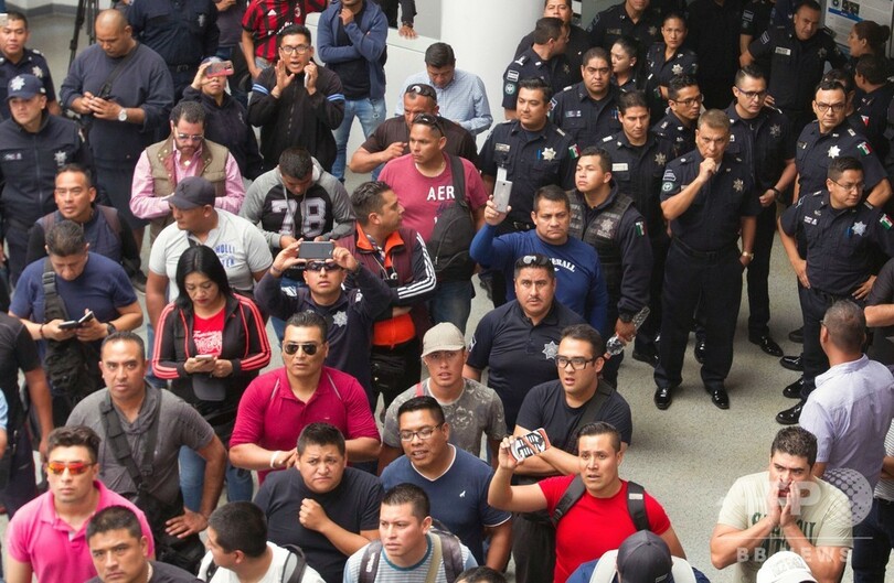 国家警備隊と連邦警察の統合案に大勢の警官が抗議、メキシコ
