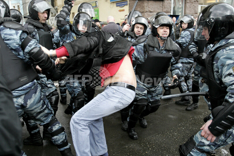 大規模な反体制デモ、活動家ら拘束されるが同日釈放に - ロシア