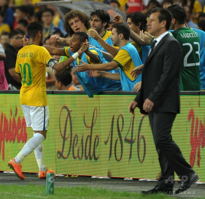 アギーレ日本がブラジルに完敗、風邪をひいたネイマールに4失点