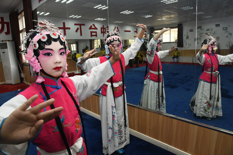 学校で京劇に親しみ 次世代へ伝承 中国 青島 写真10枚 国際ニュース Afpbb News