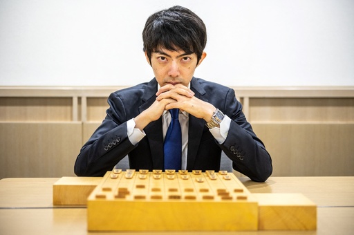十代の星・藤井聡太三冠、新たな将棋ファン開拓 写真17枚 国際