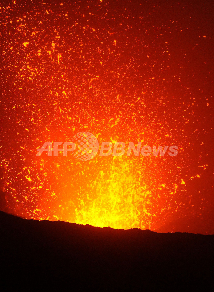 火口を間近で観察、大迫力のヤスール山観光が人気 バヌアツ 写真13枚 国際ニュース:AFPBB News
