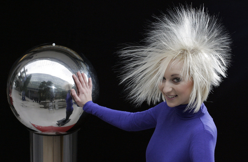 髪が逆立つくらい楽しみ？！ドイツ国際エネルギー見本市 写真5枚 国際