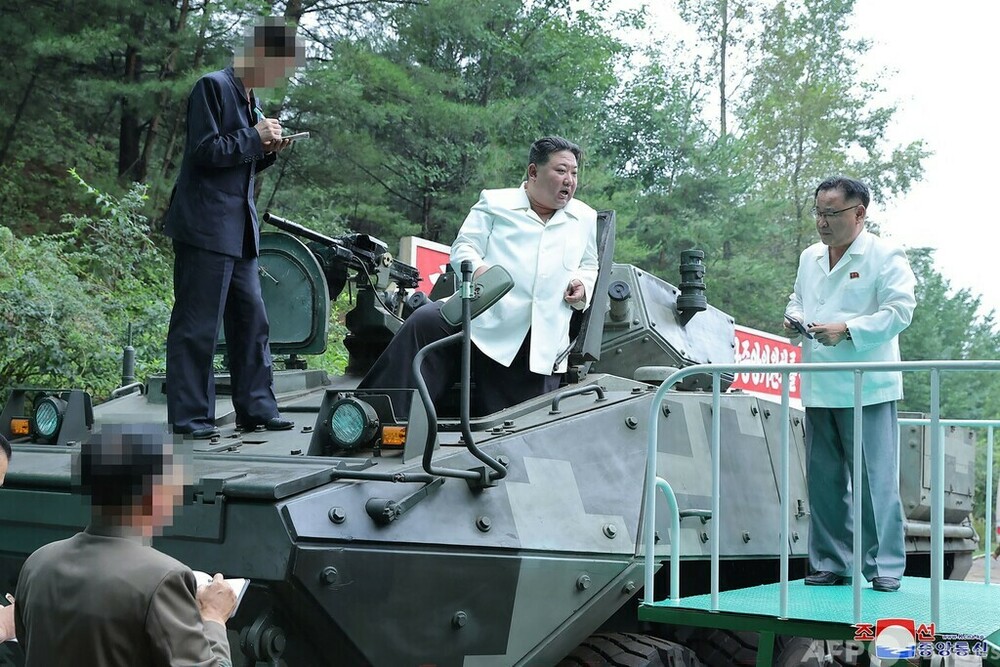金氏、ミサイル生産「増強」を 軍需工場視察 写真13枚 国際ニュース