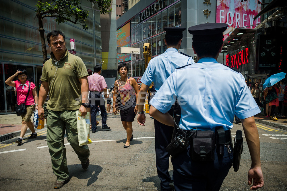 香港警察、制服にビデオカメラ装着へ アジアで初めて 写真3枚 国際ニュース：AFPBB News