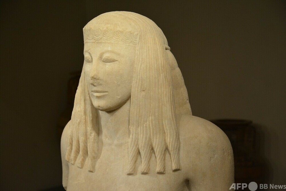 天然石で作られた古代ギリシャ人のような顔彫刻 顔の表情があまりない