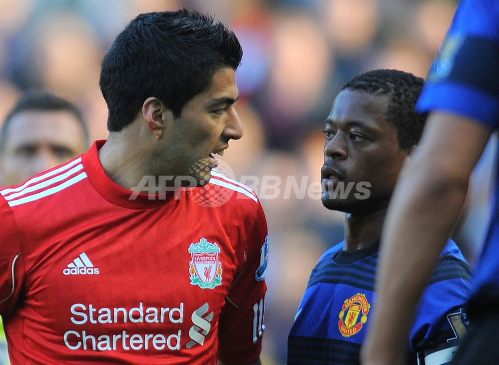 スアレス 人種差別発言容疑で8試合の出場停止処分 写真1枚 国際ニュース Afpbb News