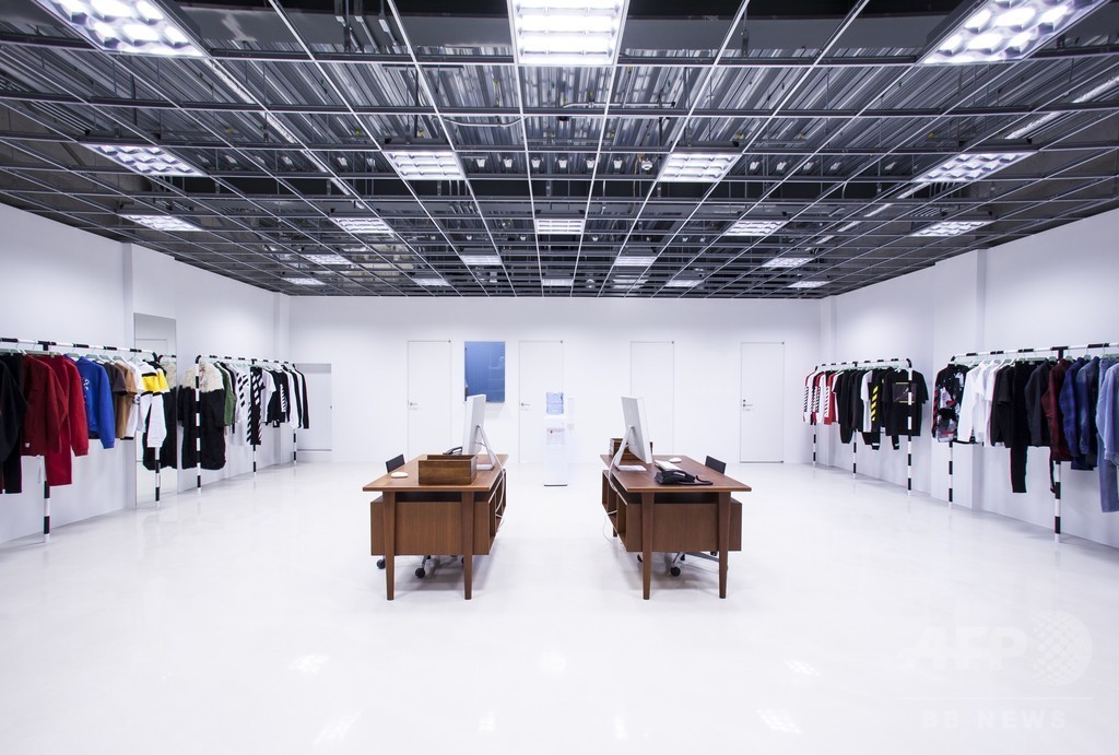 「オフ-ホワイト c/o ヴァージル・アブロー™」、国内初の路面店オープン