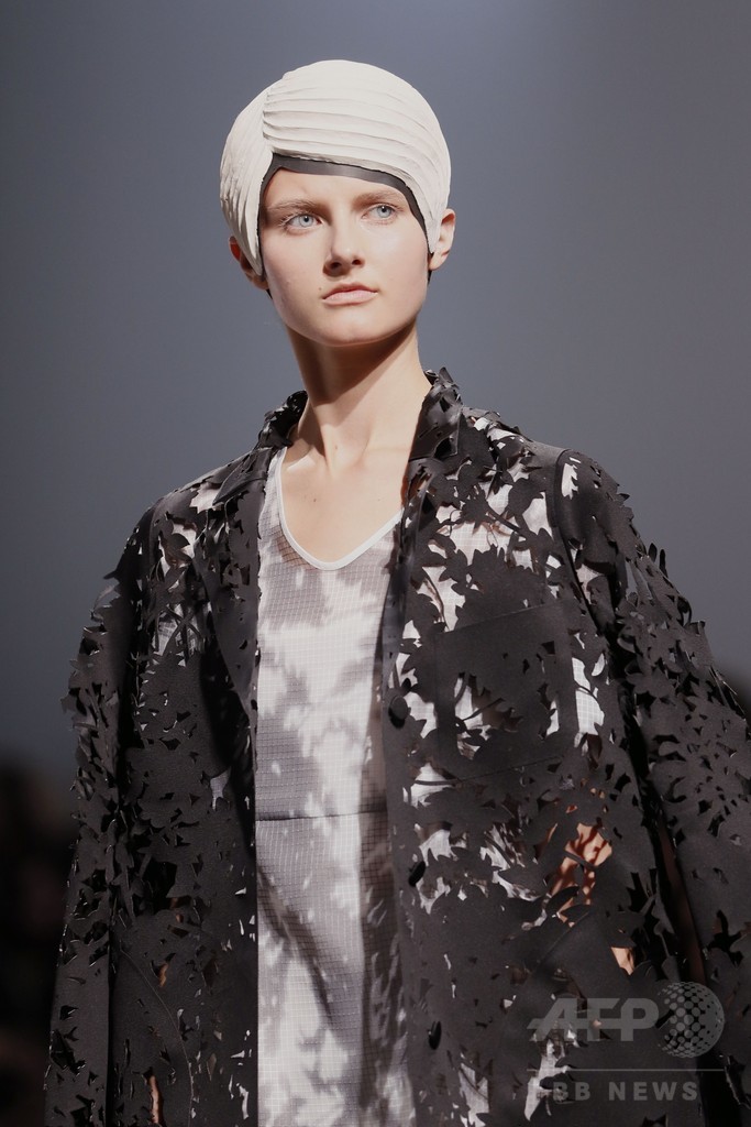 影をテーマにパリで新作発表、「アンリアレイジ」15年春夏