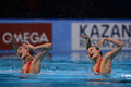 第15回世界水泳選手権（15th FINA World Championships）は21日、スペイン・バルセロナ（Barcelona）でシンクロナイズドスイミングのデュエット・テクニカルルーティン（TR）が行われ、ロシアのスベトラナ・ロマシナ（Svetlana Romashina）／スベトラナ・コレスニチェンコ（Svetlana Kolesnichenko）組が優勝した。

デュエットTR決勝の演技に臨む中国の蔣 婷婷（Jiang Tingting）／蔣 文文（Jiang Wenwen）組（2013年7月21日撮影）。(c)AFP/JAVIER SORIANO