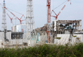 東京電力（TEPCO）は26日、福島第1原子力発電所の敷地内を報道陣に公開した。写真は（左から）第1原発1号機、2号機、3号機、4号機（2012年5月26日撮影）。(c)AFP/POOL/Tomohiro Ohsumi