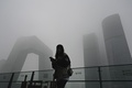 スモッグに覆われた中国・北京（2021年11月5日撮影）。(c)JADE GAO / AFP