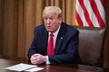 米ホワイトハウスで、業界幹部らとの新型コロナウイルスをめぐる会合に出席するドナルド・トランプ大統領（2020年4月27日撮影）。(c)MANDEL NGAN / AFP
