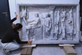トルロニア家の古代彫刻コレクションの修復作業の様子。伊ローマで（2020年2月12日撮影）。(c)FONDAZIONE TORLONIA / TORLONIA FOUNDATION / AFP / ALBERTO PIZZOLI