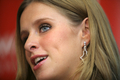 2007年10月19日、モスクワでのニコライ・バイ・ニッキー・ヒルトン（Nicholai by Nicky Hilton）08年春夏コレクション発表を前にインタビューに答えるデザイナーのニッキー・ヒルトン（Nicky Hilton）。(c)AFP/DIMA KOSTYUKOV