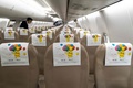東京・羽田空港で公開された、スカイマークのボーイング737-800型機「ピカチュウジェット」の機内（2021年6月21日撮影）。(c)Charly TRIBALLEAU / AFP