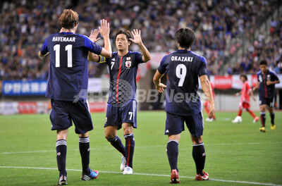 サッカー日本代表 ハーフナーのゴールでuaeに勝利 写真15枚 ファッション ニュースならmode Press Powered By Afpbb News