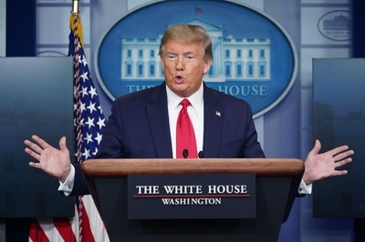 トランプ氏は「国王でない」 経済再開めぐり州知事ら反発