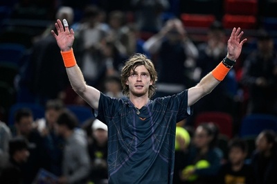 ルブレフがディミトロフ破り決勝へ 「醜い」態度反省も 上海マスターズ