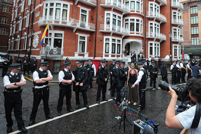 ルームランナーや電子レンジ、アサンジ容疑者の大使館内での生活ぶり