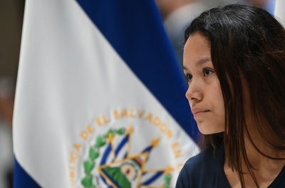 水死した移民親子、エルサルバドルに無言の帰国