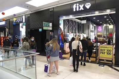 イスラエル、コロナ規制緩和 接種終えた人に「グリーンパス」