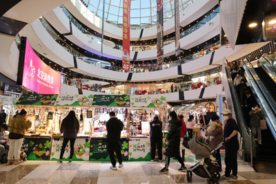 中国で買い物客が回復の兆し 陰性証明書が不要に