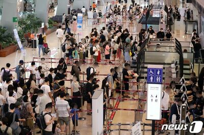 「解放記念日に日本に行く売国奴、SNSで自慢するな」…韓国で相次ぐ「渡航者への歪んだコメント」