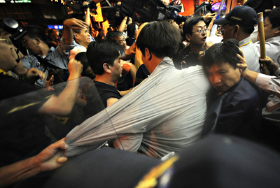 台湾と中国が経済協定、「危機感」つのらせる労働者や学生