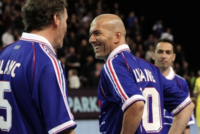 ジダン氏ら98年W杯優勝メンバーが集結、フットサルに興じる