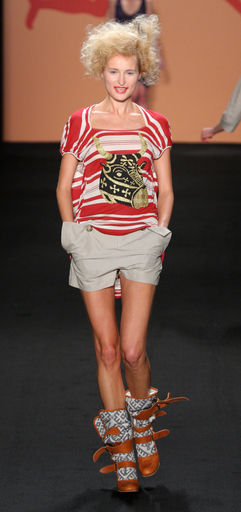 ＜09年春夏ベルリン・コレクション＞ヴィヴィアン・ウエストウッド・アングロマニア、新作を発表