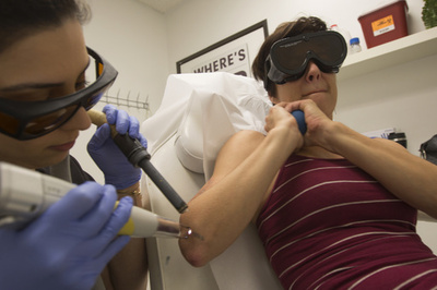 わが人生に悔いあり…それは「タトゥー」 米で除去希望者増える