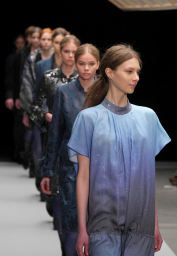 ＜13/14年秋冬東京コレクション＞ジュン オカモト