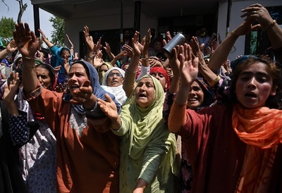 検問所で男性射殺、抗議のデモ隊 軍と衝突 インド・カシミール