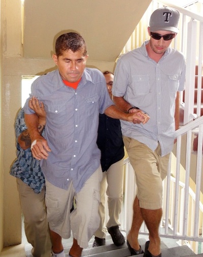 太平洋漂流の男性、体調回復せず出国延期 