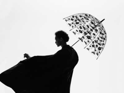 エリザベス女王愛用の傘をポップに、「デヴァステ×フルトン」コラボ