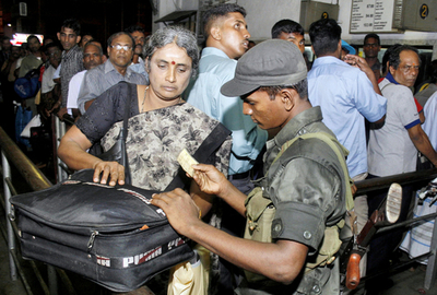 明石政府代表、スリランカでLTTEとの和平プロセスを協議