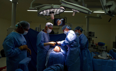 インド水頭症女児、2回目の頭蓋骨再建手術に成功