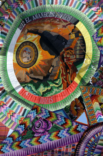 カラフルな大凧でマヤ暦「新時代」前祝い、グアテマラ